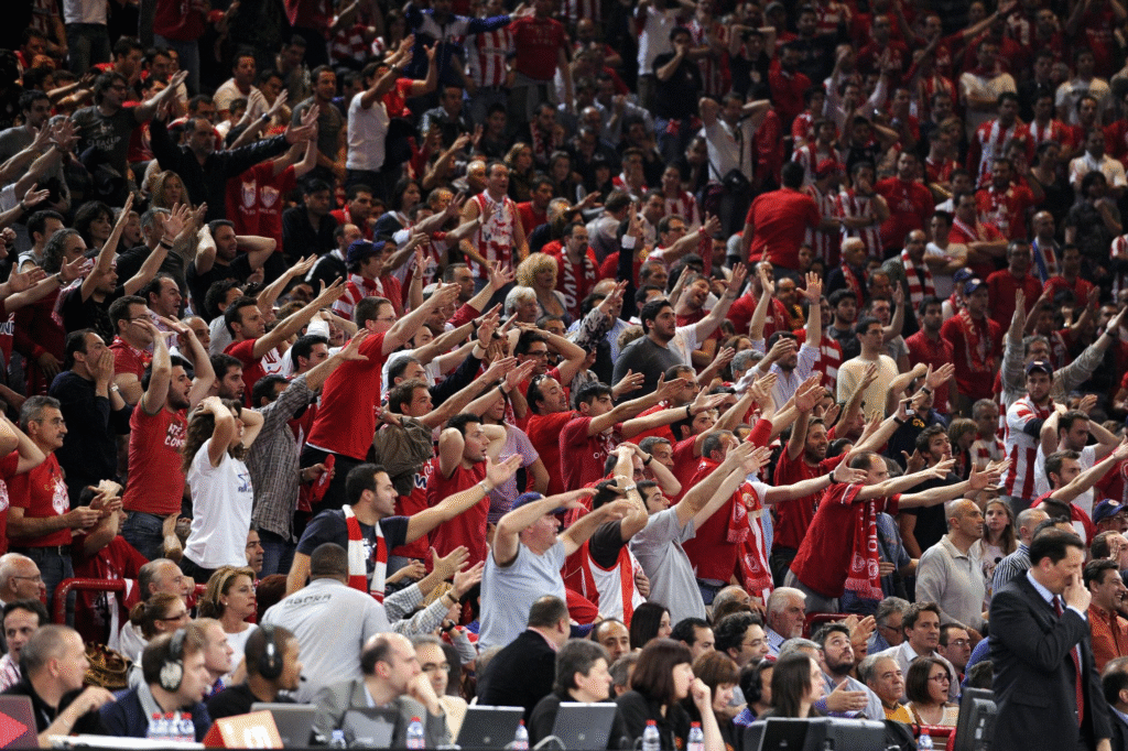 La afición del Olympiacos espera al Madrid